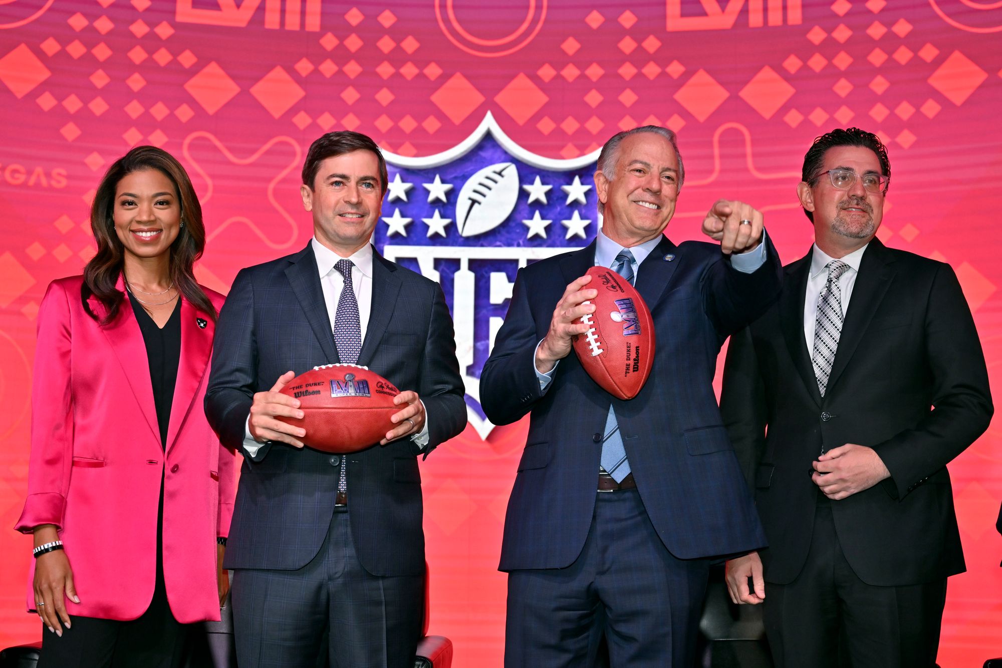 Tampa Bay Super Bowl LV Host Committee announces launch of Community  Ambassador Program - WINK News